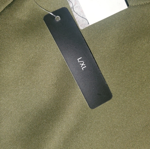 Shorts - Picture 2 of 3